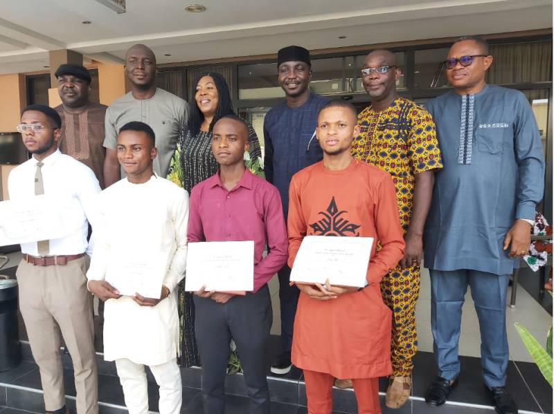 Francis Ibhawoh Foundation Gives out Scholarship Awards