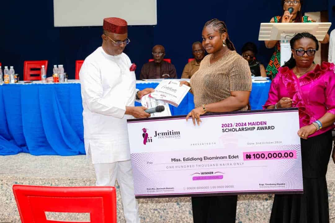 AKSU Students Receive Scholarships from Jemitim Foundation